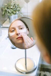 Peeling dla skóry suchej – delikatne złuszczanie